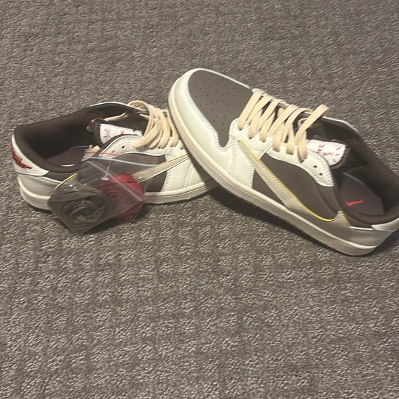 Travis Scott Jordan 1 Low “Reverse Mocha” - Picture 6 of 9